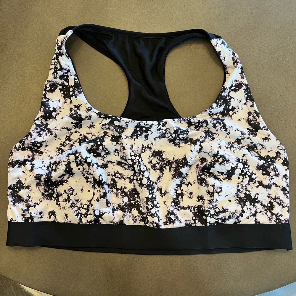 Wolf & Whistle Women’s Sports Bra Marble Black and White, size 16